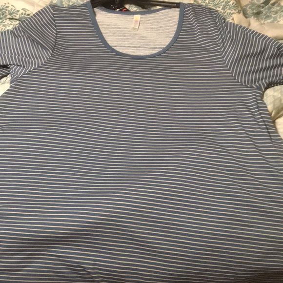 LuLaRoe Perfect T - Picture 1 of 4